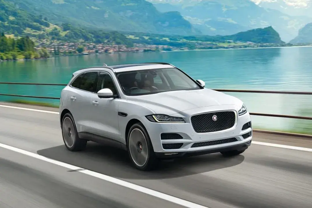 Jaguar F-PACE Prestige аренда в Тбилиси